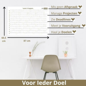 Jaarplanner 2026 de voordelen van A1 overzicht. Je ziet een Purpuz jaarplanner 2026 aan de muur boven een bureau hangen met een stoel ervoor